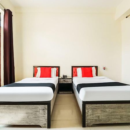 Отель Capital O 60233 Brij Ki Rasoi Deluxe Лакхнау Экстерьер фото