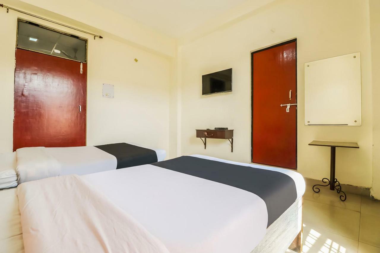 Отель Capital O 60233 Brij Ki Rasoi Deluxe Лакхнау Экстерьер фото